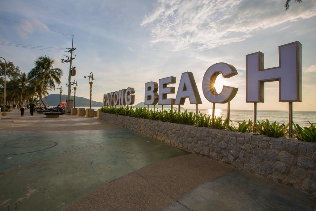 Barefoot Hotel Kalim Beach Front Patong Buitenkant foto