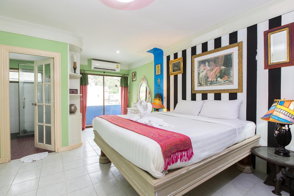 Barefoot Hotel Kalim Beach Front Patong Buitenkant foto