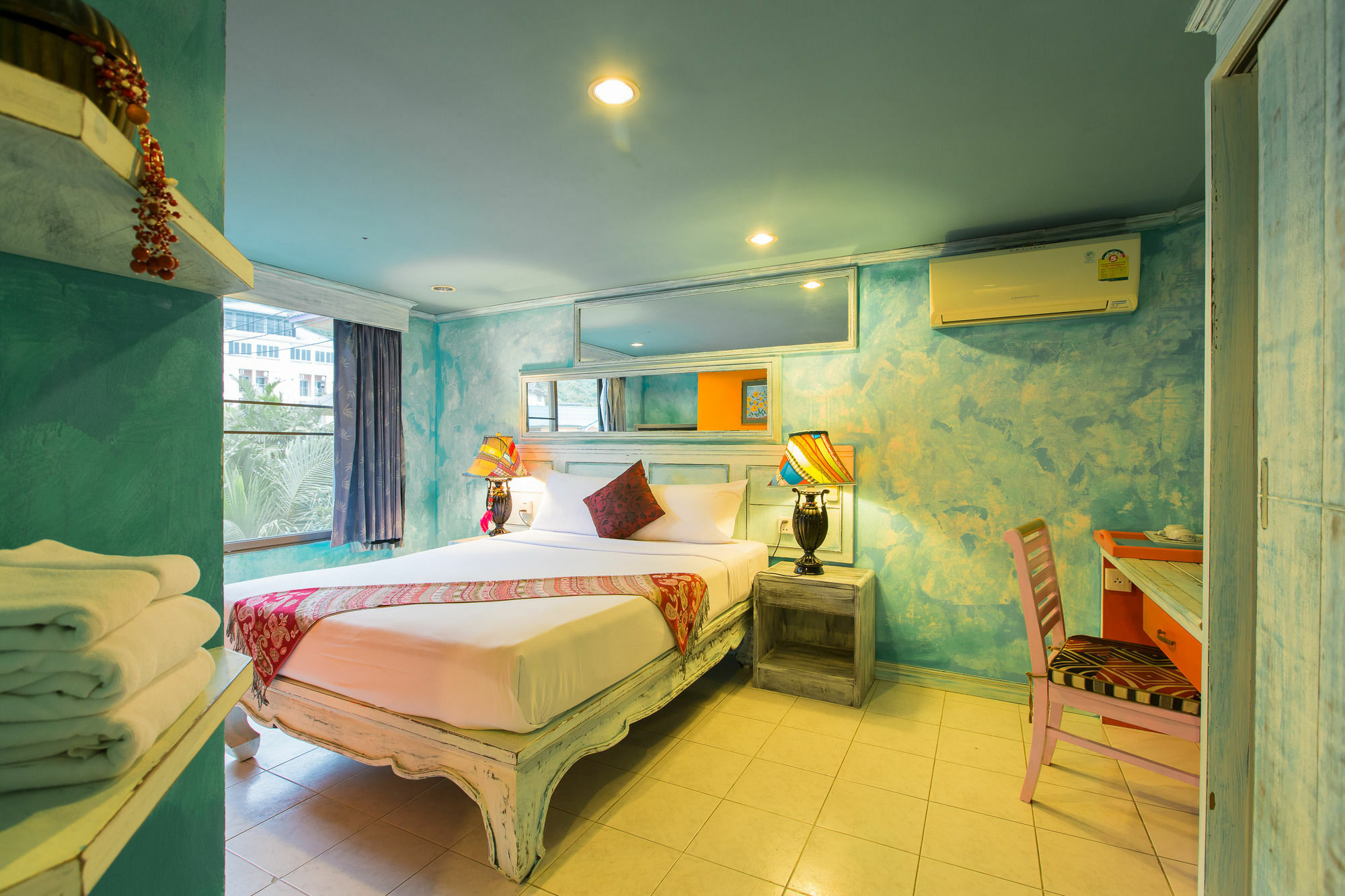 Barefoot Hotel Kalim Beach Front Patong Buitenkant foto