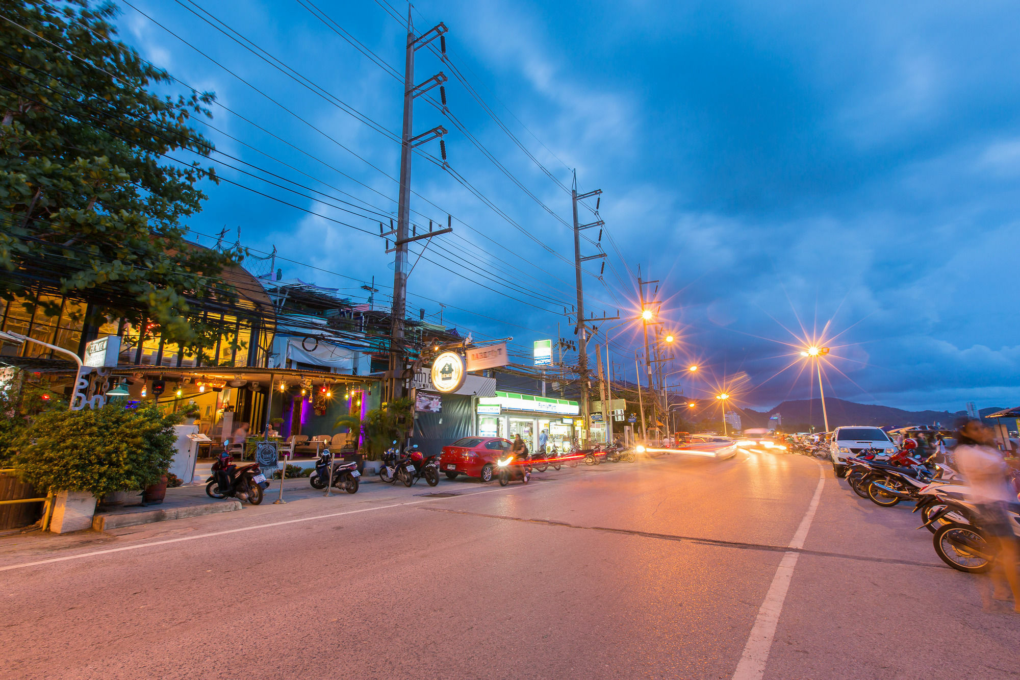 Barefoot Hotel Kalim Beach Front Patong Buitenkant foto