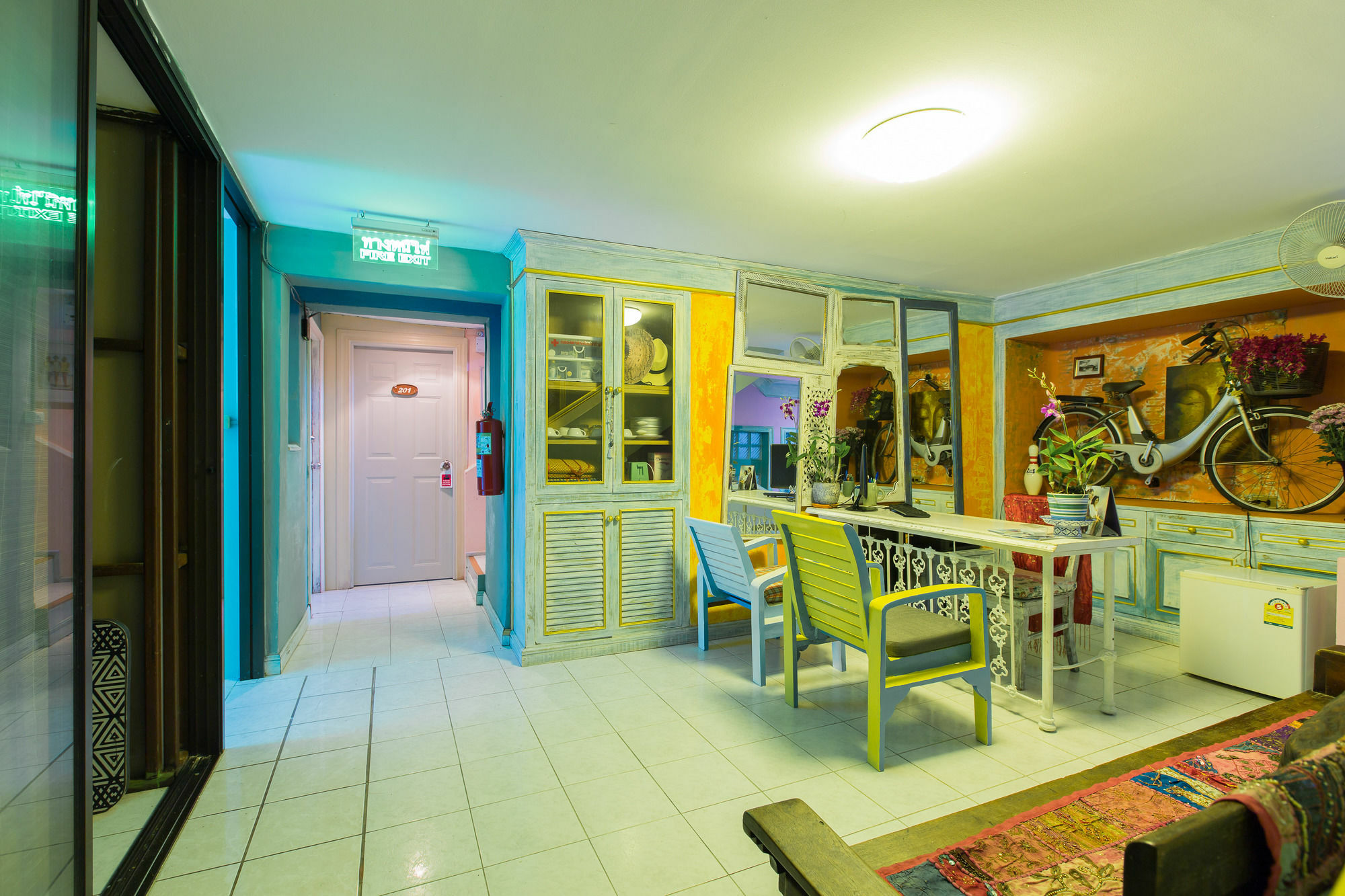 Barefoot Hotel Kalim Beach Front Patong Buitenkant foto