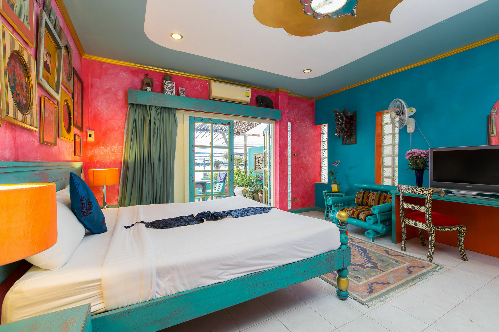 Barefoot Hotel Kalim Beach Front Patong Buitenkant foto